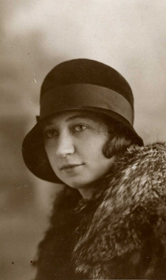 Porträt von Miep Gies, Anfang der 1930-er Jahre.