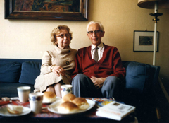 Miep und Jan Gies zu Hause in Amsterdam, 1986-1988.